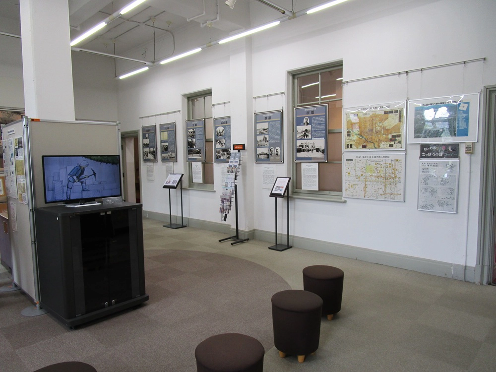 展示物 さっぽろの昔コーナー(古い地図のパネルなど)